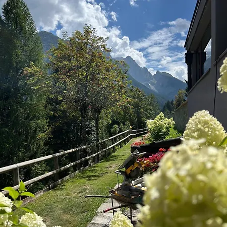 Holiday home Larici Belvedere Folgarida